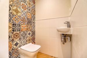 W/C- click for photo gallery